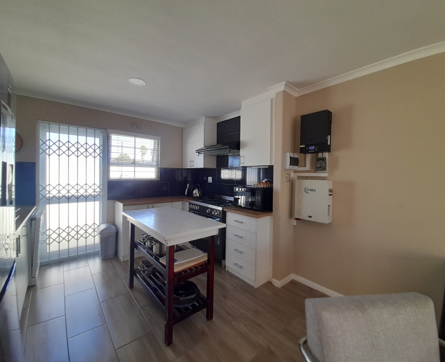 To Let 2 Bedroom Property for Rent in Sunningdale Western Cape